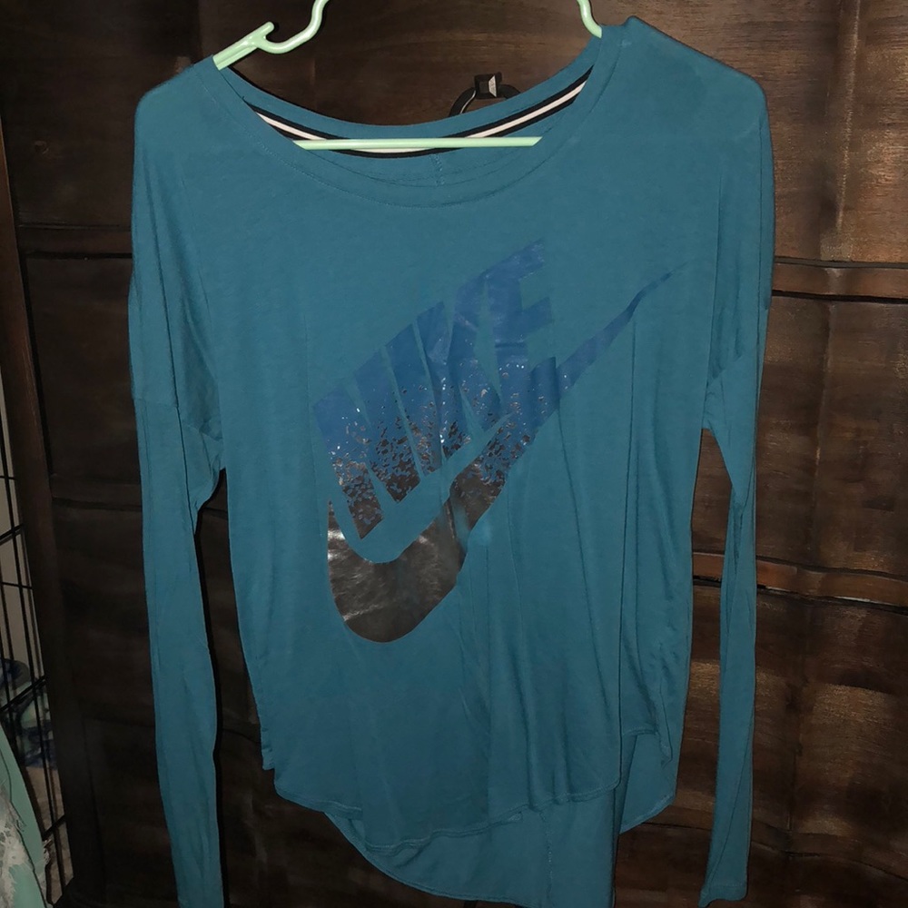 🐳 Nike long sleeve